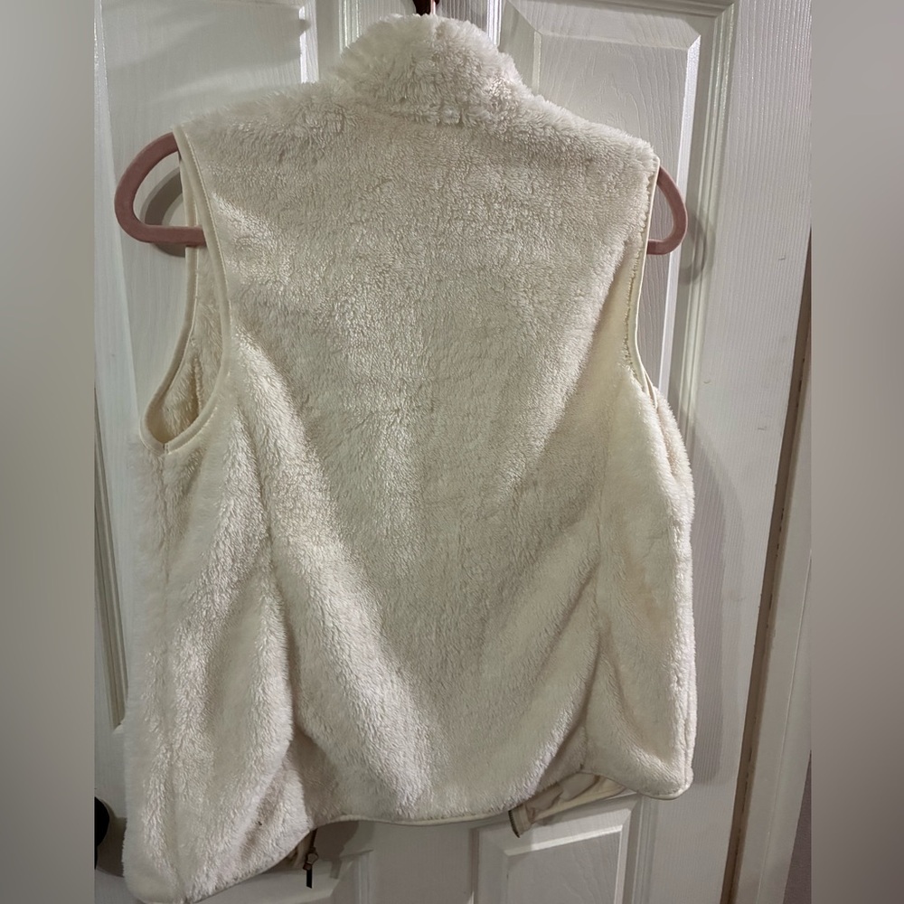 St. John's Bay Women’s Small Faux Fur Vest - Picture 6 of 6
